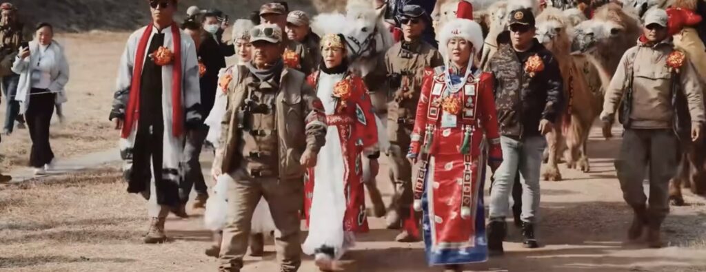 East Tianshan Camel Caravan Reaches Luoyang’s Dingding Gate, Reviving the Ancient Silk Road Spirit