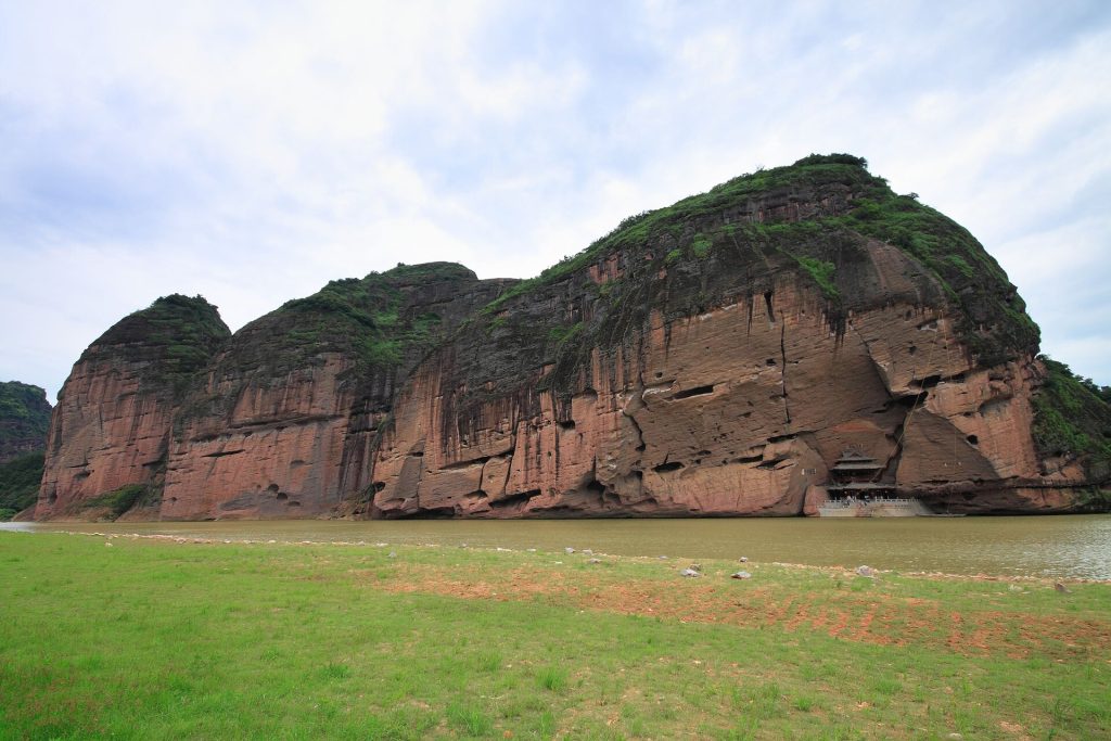 Mount Longhu Travel Guide: Best Things to Do, How to Get There & Where to Stay