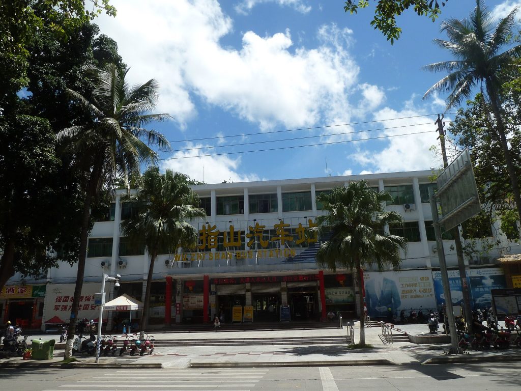 Wuzhishan Travel Guide: Where to Go, Hiking Trails, Rainforest Tours, Li Villages, Hainan Island