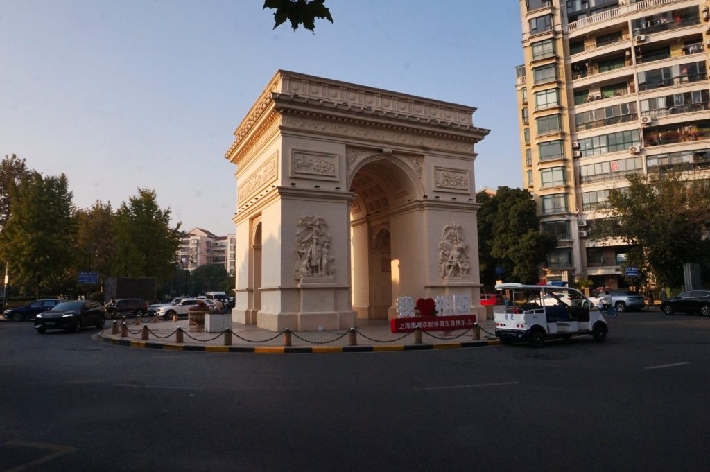 Community WeChat Groups for Foreign Tenants in China