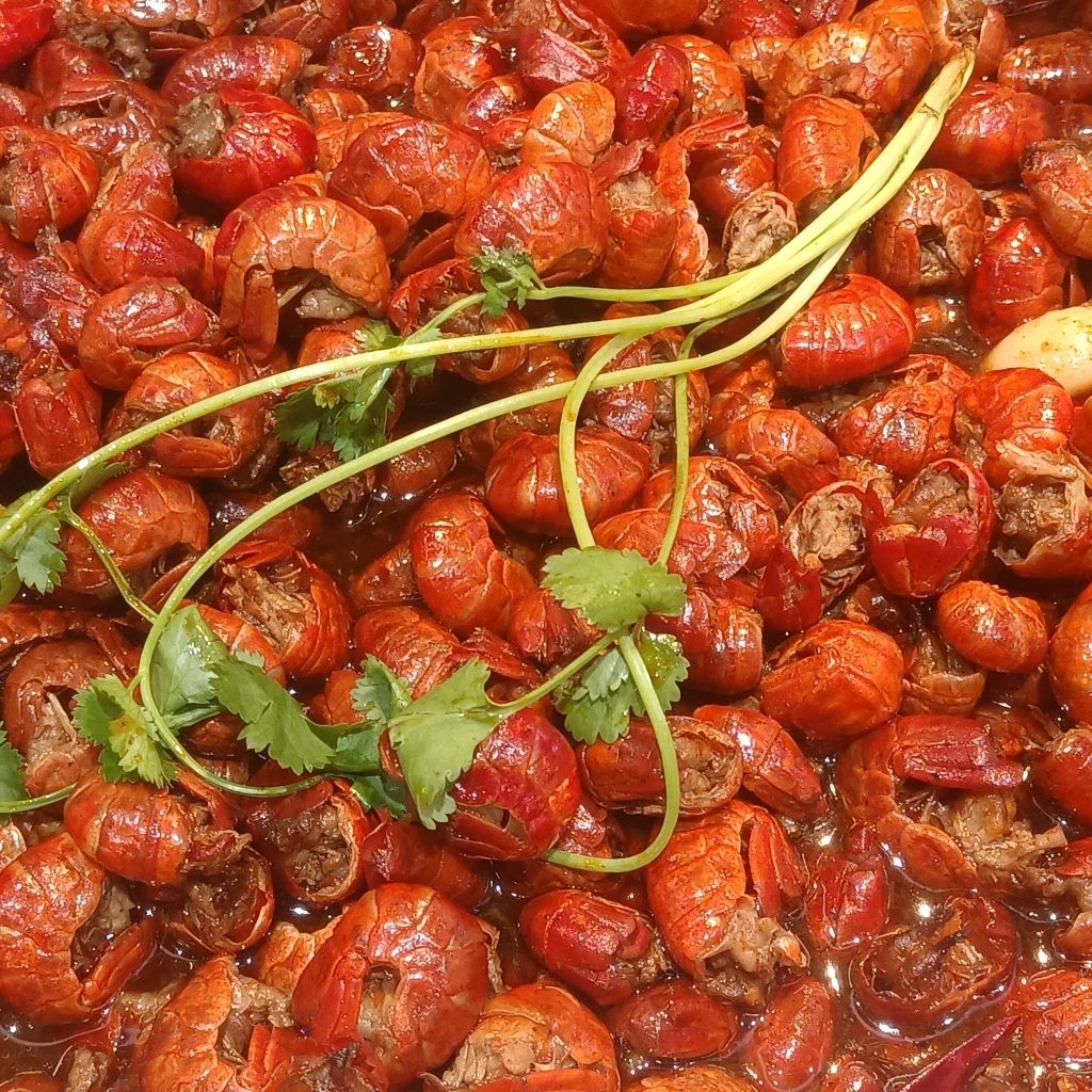How to Eat Crayfish (Xiaolongxia) in Chinese Cities