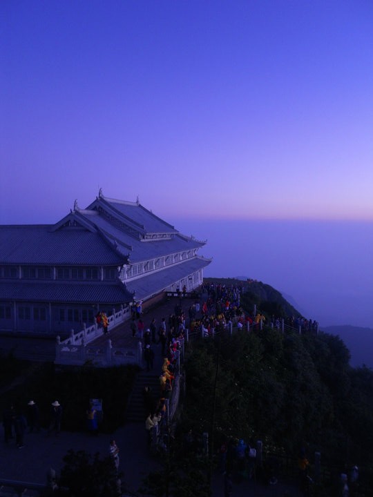 Mount Emei Autumn Hiking Before Golden Week 2026