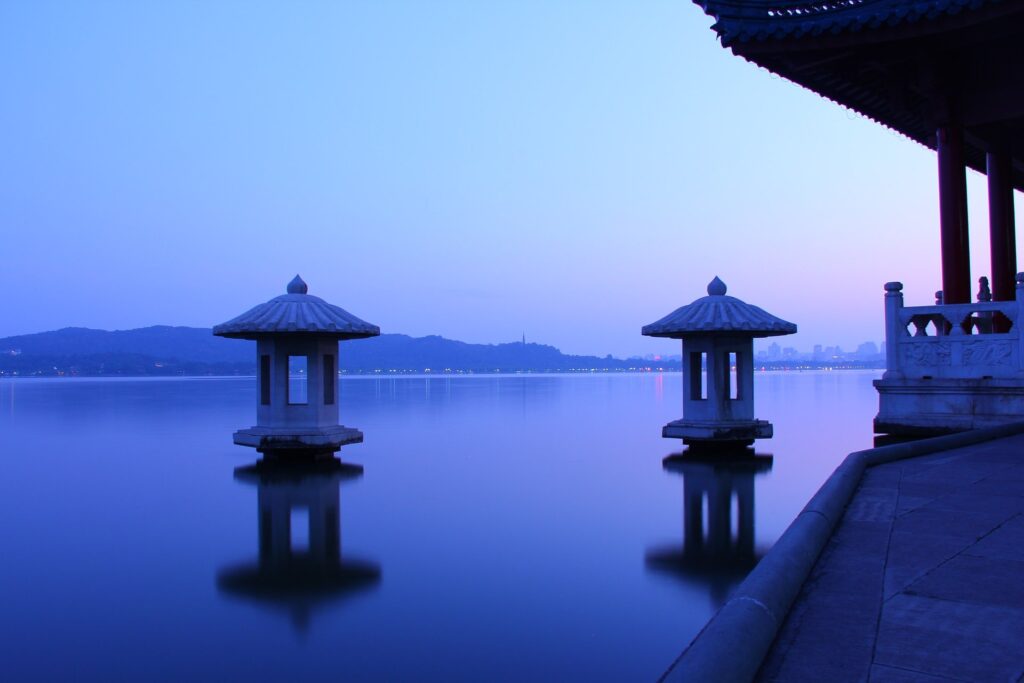 First Mid-Autumn Night Alone in a Chinese City