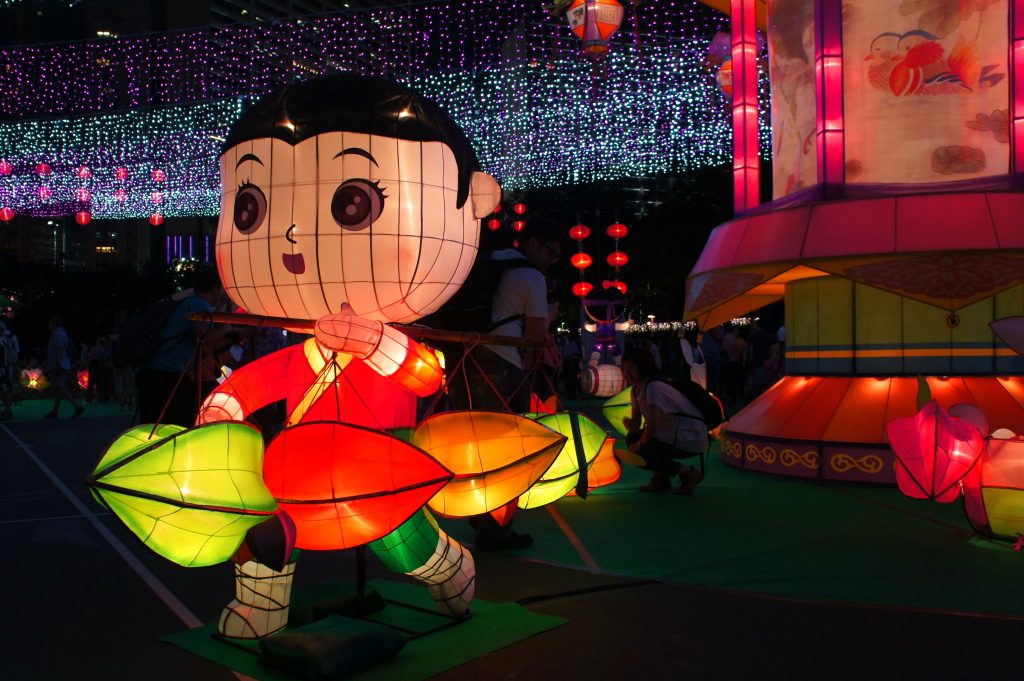 Mid-Autumn Park Lantern Displays in Chinese Cities 2026