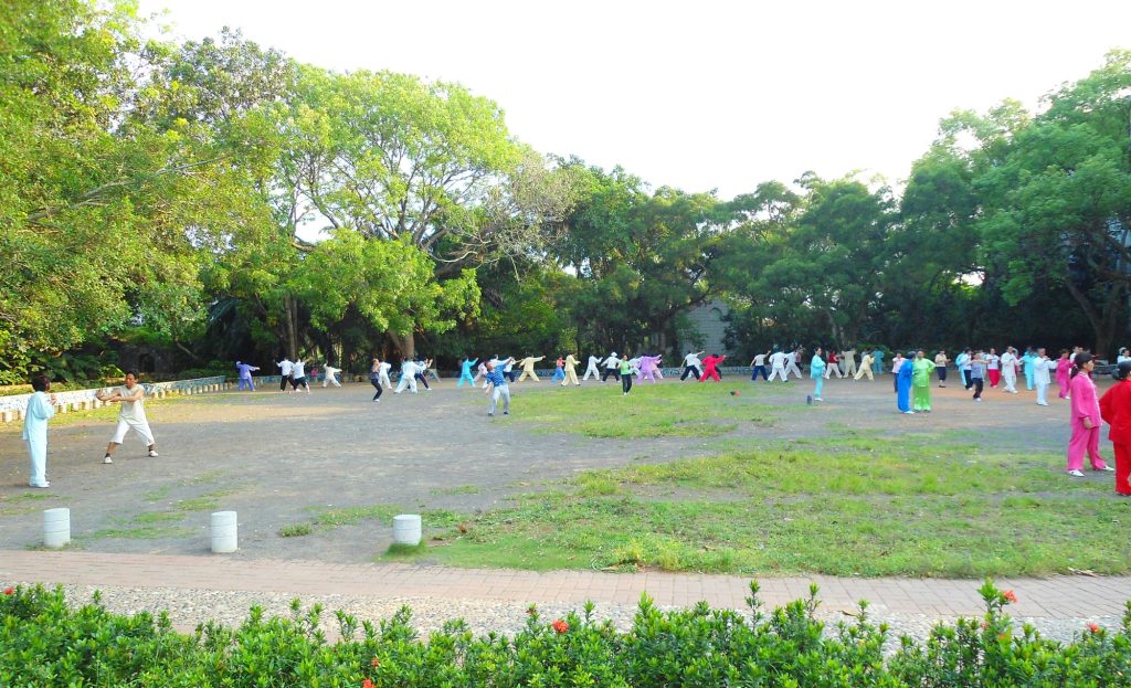 Morning Park Exercise in China: What Visitors Should Know