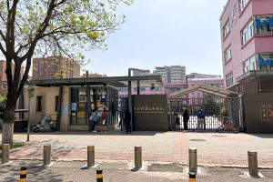 Exterior view of Zhongguancun No. 3 Primary School south campus buildings in Beijing