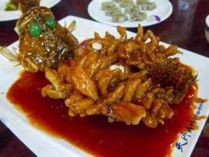 Suzhou squirrel-shaped mandarin fish with bright sweet-and-sour sauce