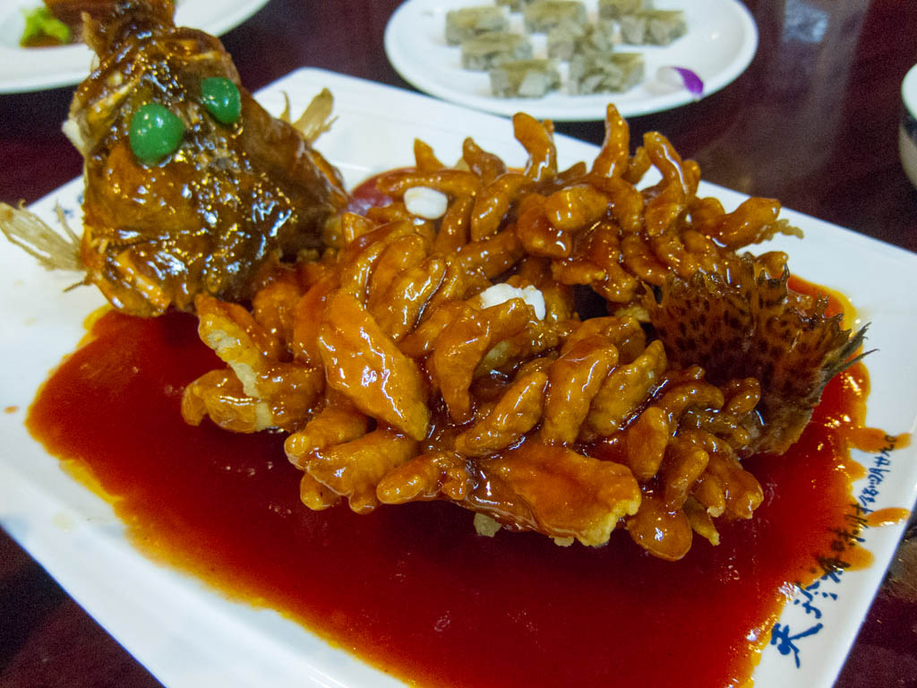 Suzhou squirrel-shaped mandarin fish with bright sweet-and-sour sauce