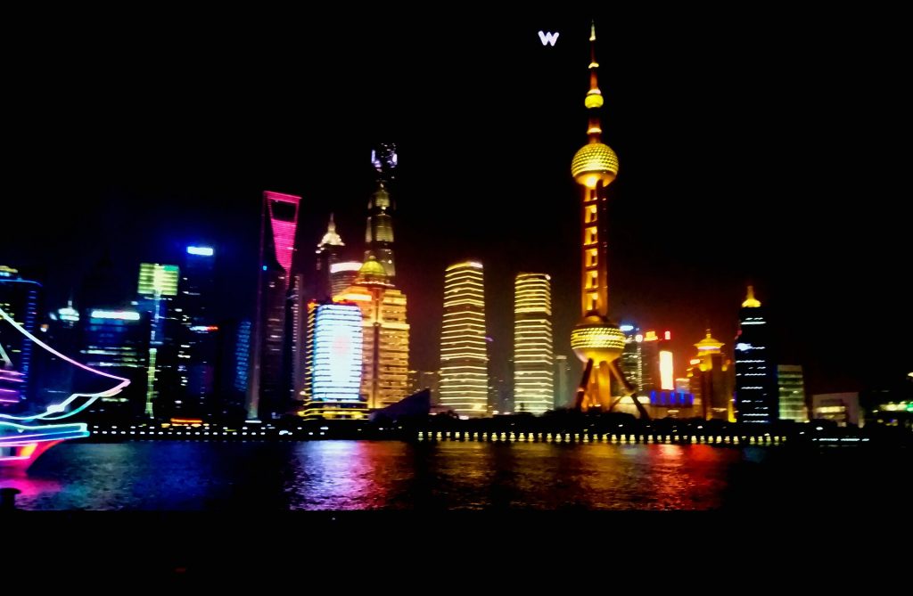 When a Taxi Driver Taught Me the Real Shortcut Past the Bund