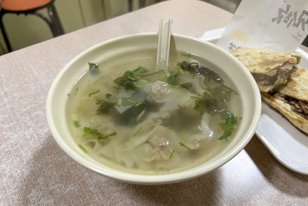 Wonton Soup (Huntun): Chinese Breakfast Guide for First-Timers