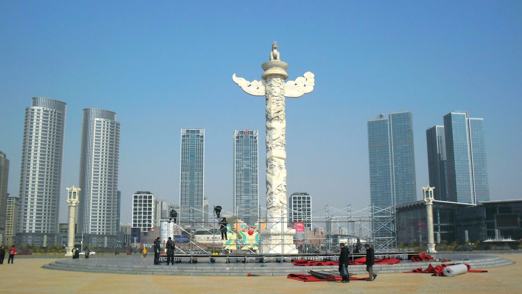 Central ceremonial column and open plaza views at Dalian’s Xinghai Square