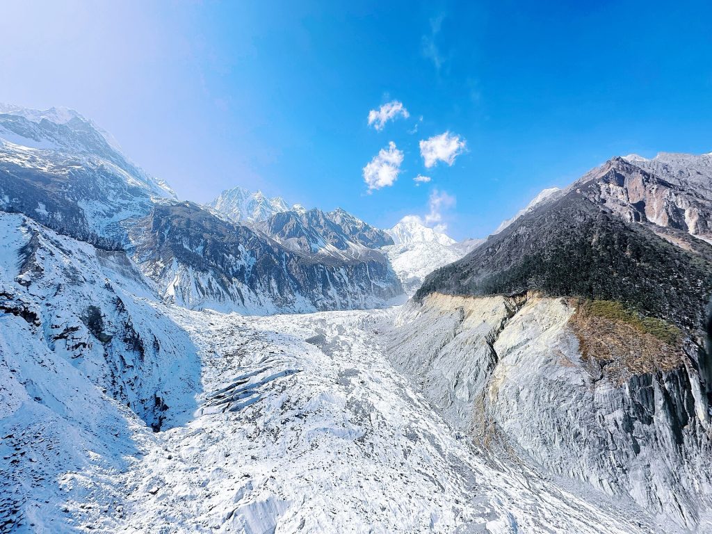 Hailuogou Glacier Park in Autumn 2026: Gongga Views, Hours and Access