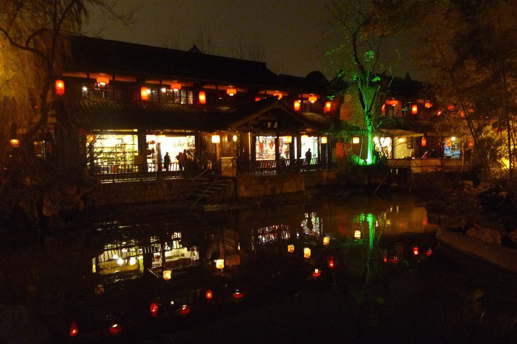 Lantern-lit Chengdu Jinli old street with evening crowds and wooden shopfronts