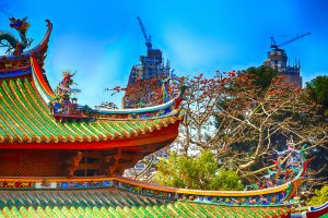 Temple halls and hillside views at Xiamen’s Nanputuo (South Putuo) Temple